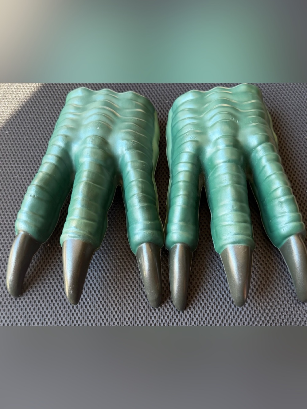 Hasbro Jurassic World Velociraptor Claw Gloves